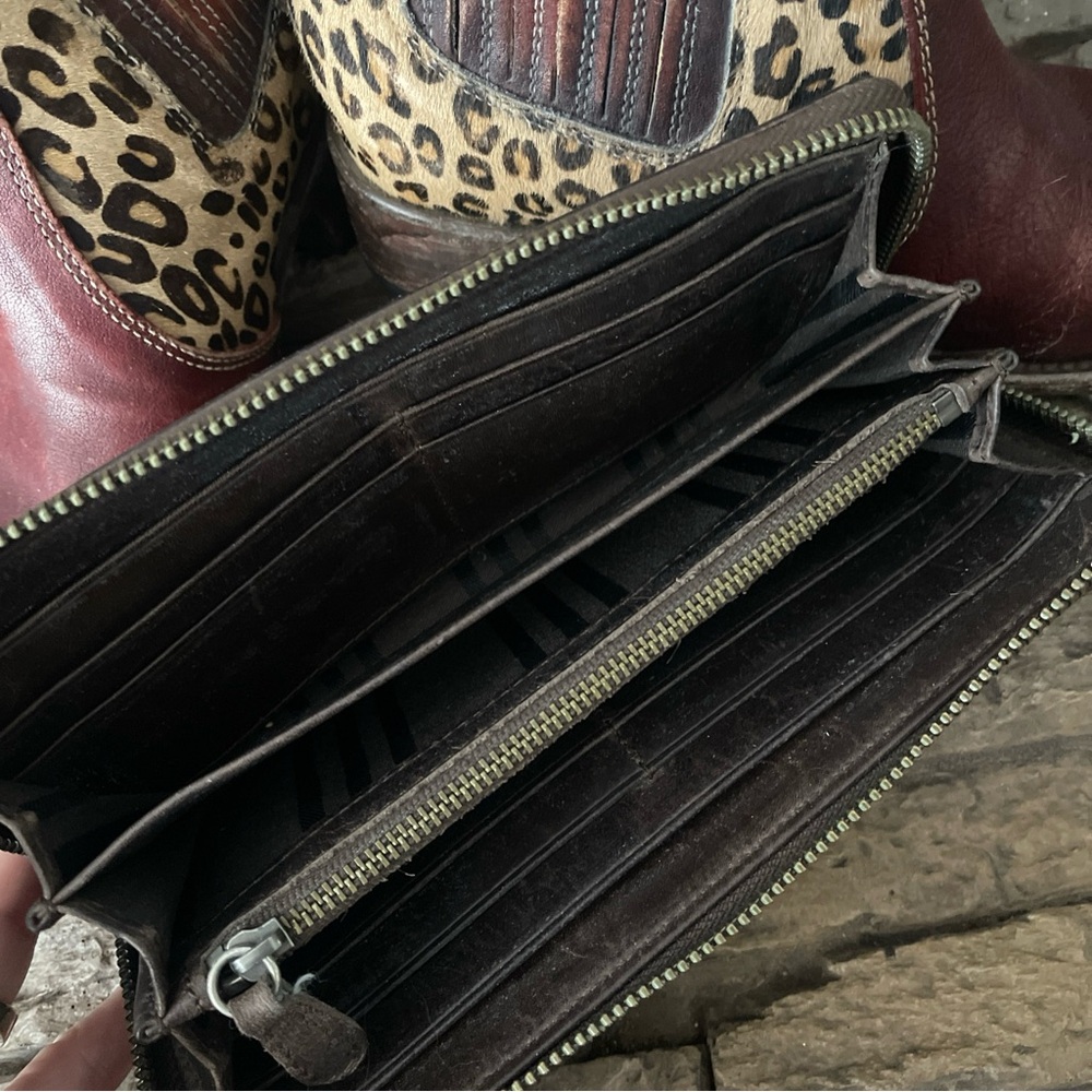 Frye Melissa Zip Around Wallet Distressed Leather -Dark Brown- $158 - Picture 8 of 15